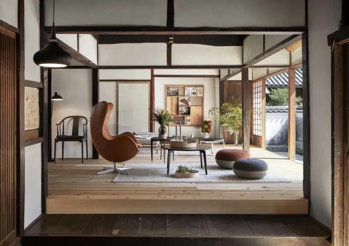 Orient™ Black - Fritz Hansen w Mesmetric