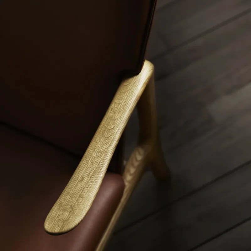 OW124 Beak Chair - Carl Hansen w Mesmetric