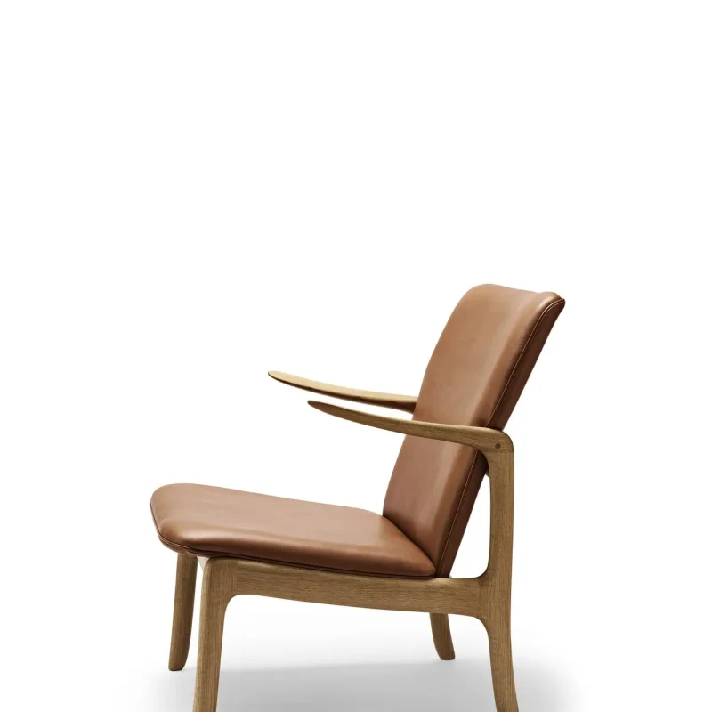OW124 Beak Chair - Carl Hansen w Mesmetric