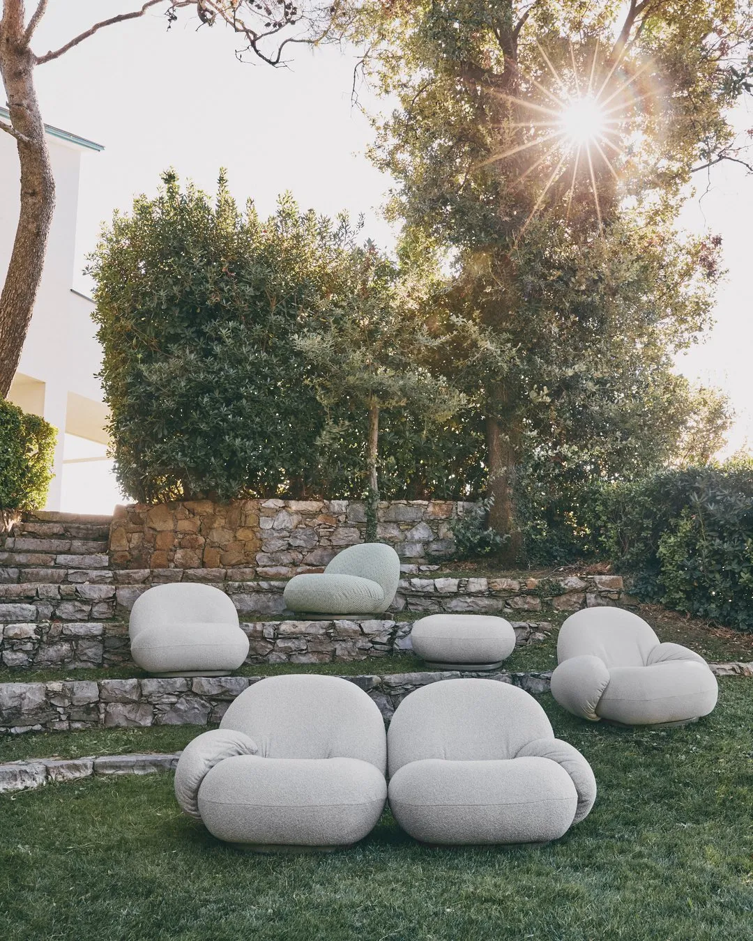 Pacha lounge armrest outdoor – Gubi.dk at Mesmetric