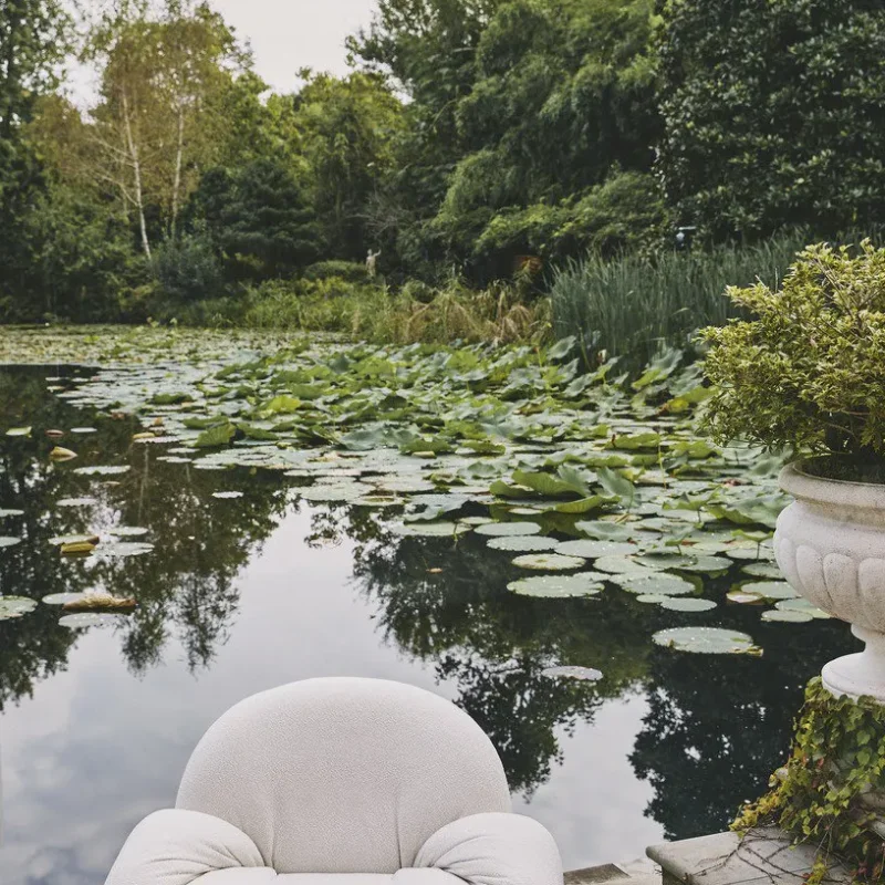 Pacha lounge armrest outdoor – Gubi.dk at Mesmetric