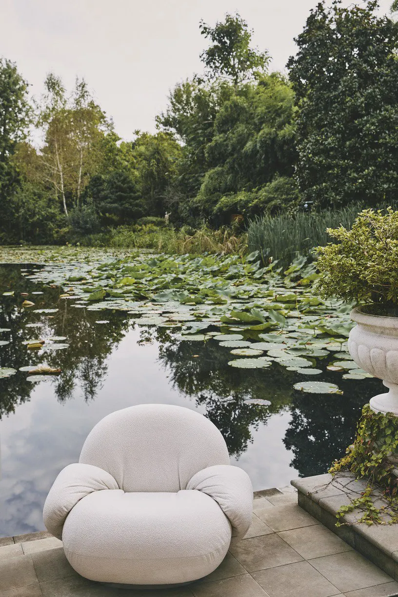 Pacha lounge armrest outdoor – Gubi.dk at Mesmetric