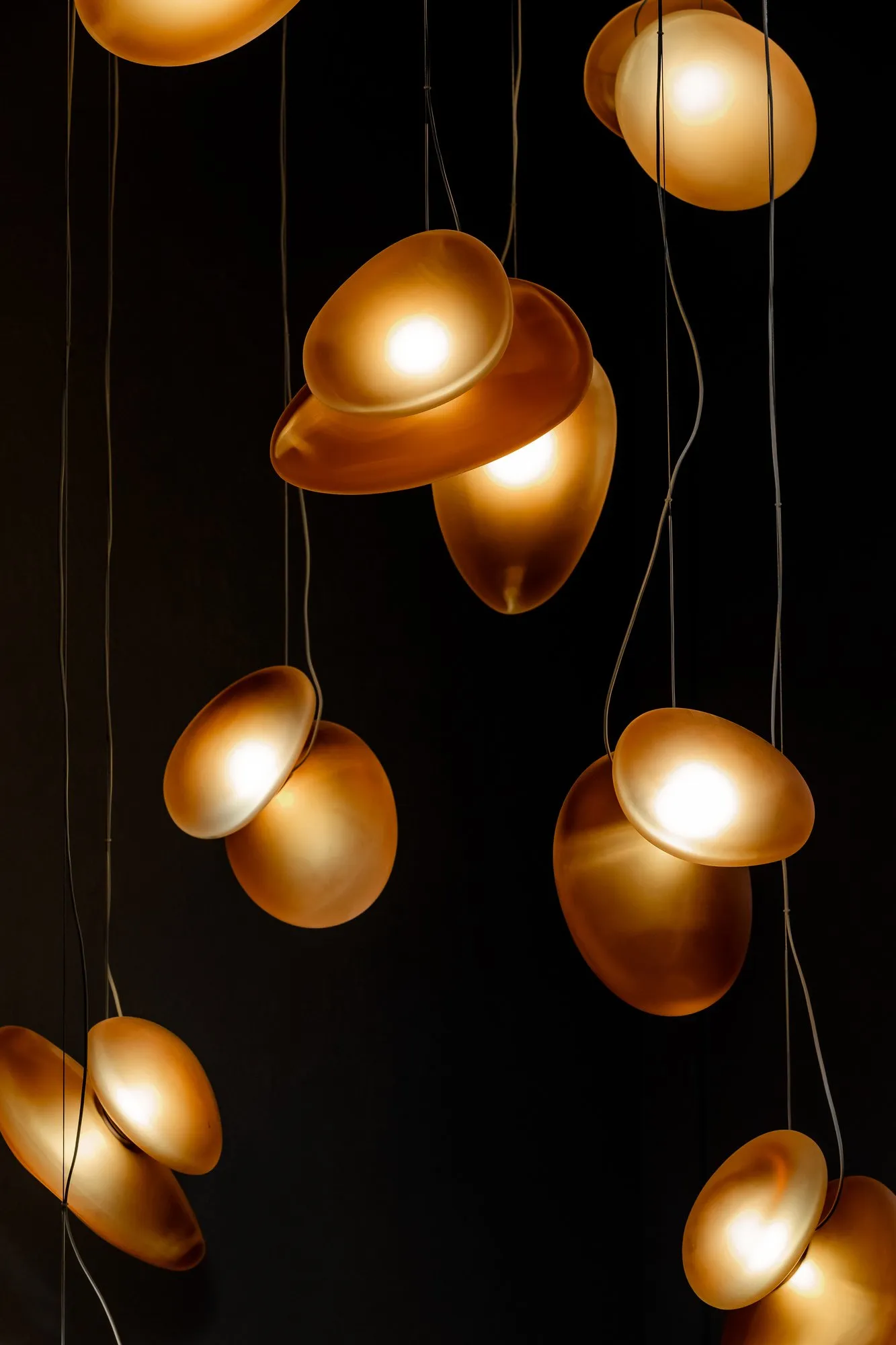 Pebble Chandelier - A-n-d w Mesmetric