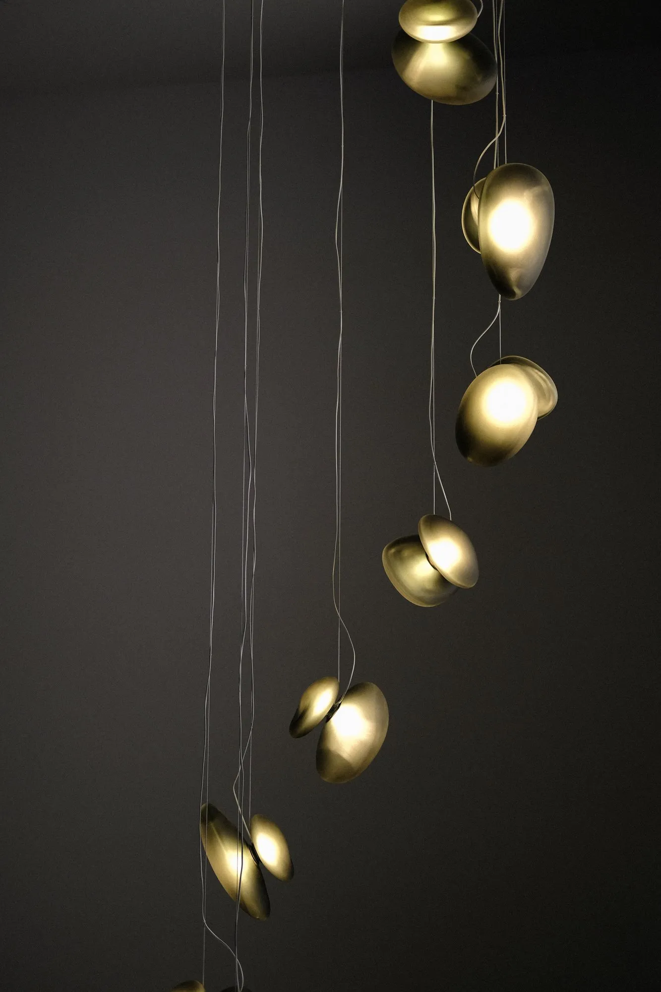 Pebble Chandelier - A-n-d w Mesmetric