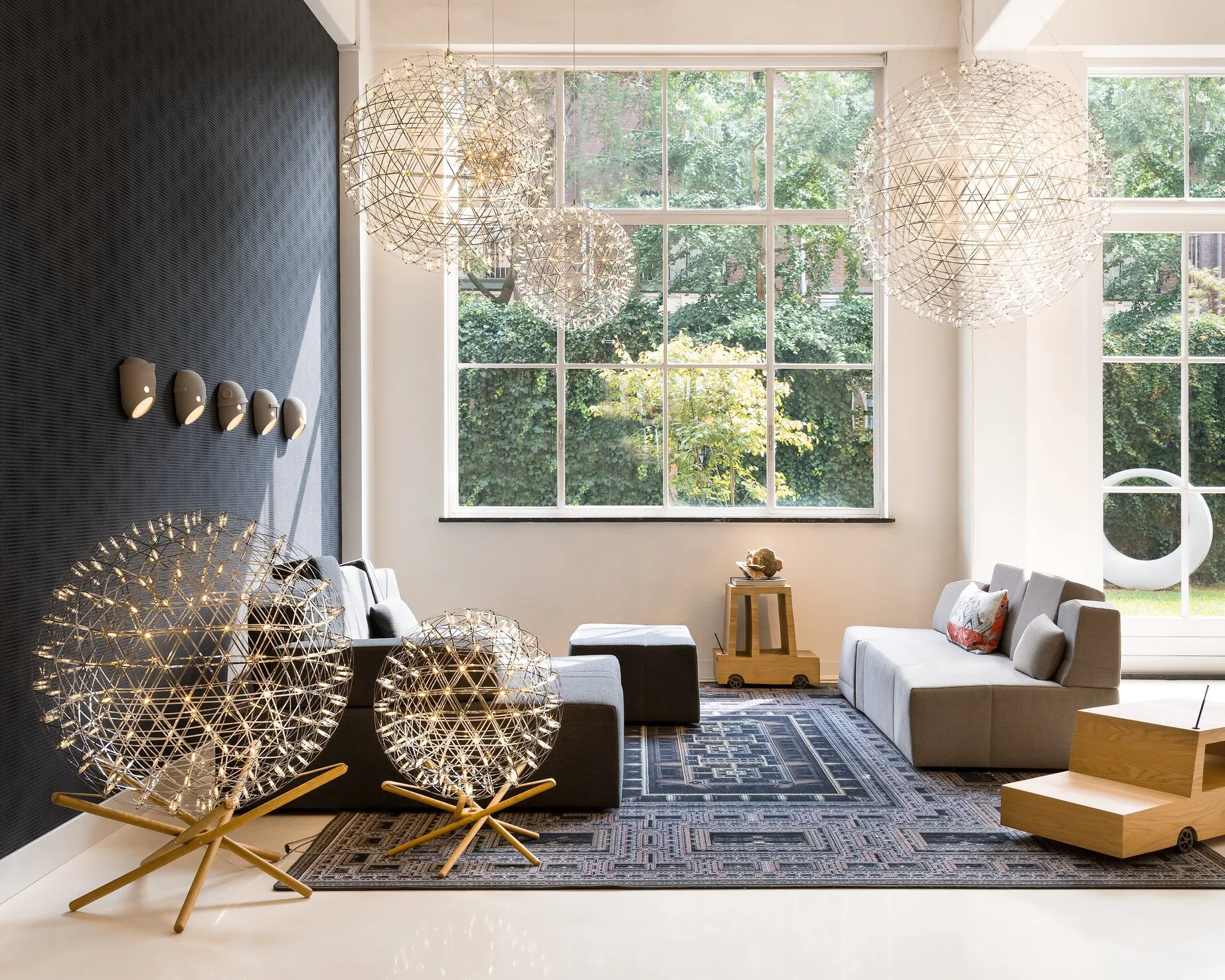 Raimond II – Moooi at Mesmetric