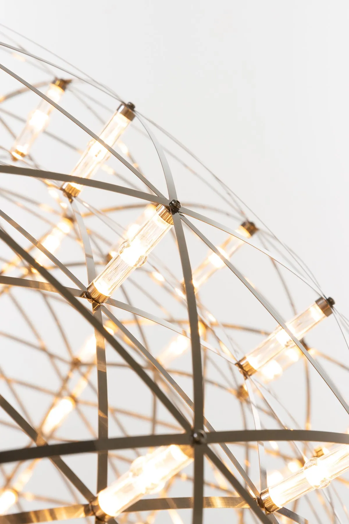 Raimond II – Moooi at Mesmetric