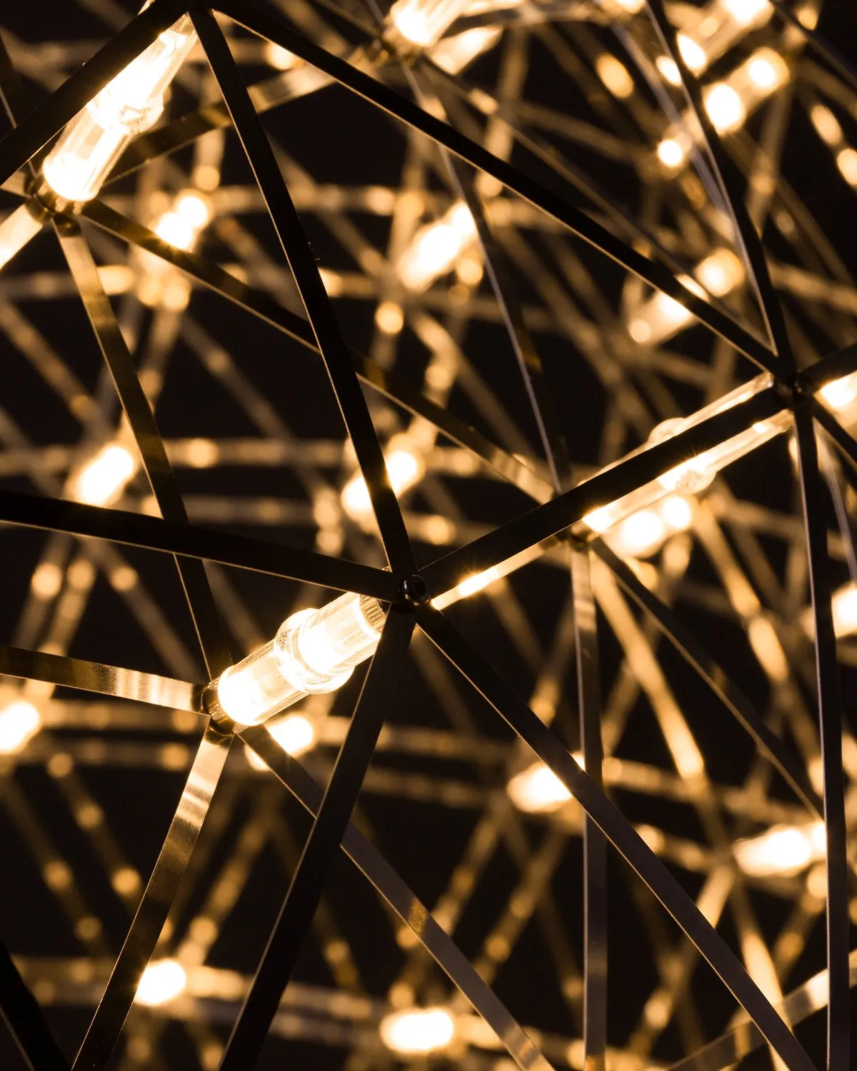 Raimond II – Moooi at Mesmetric