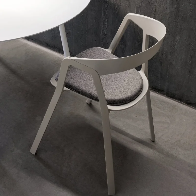 Compas Cushion - Kristalia w Mesmetric