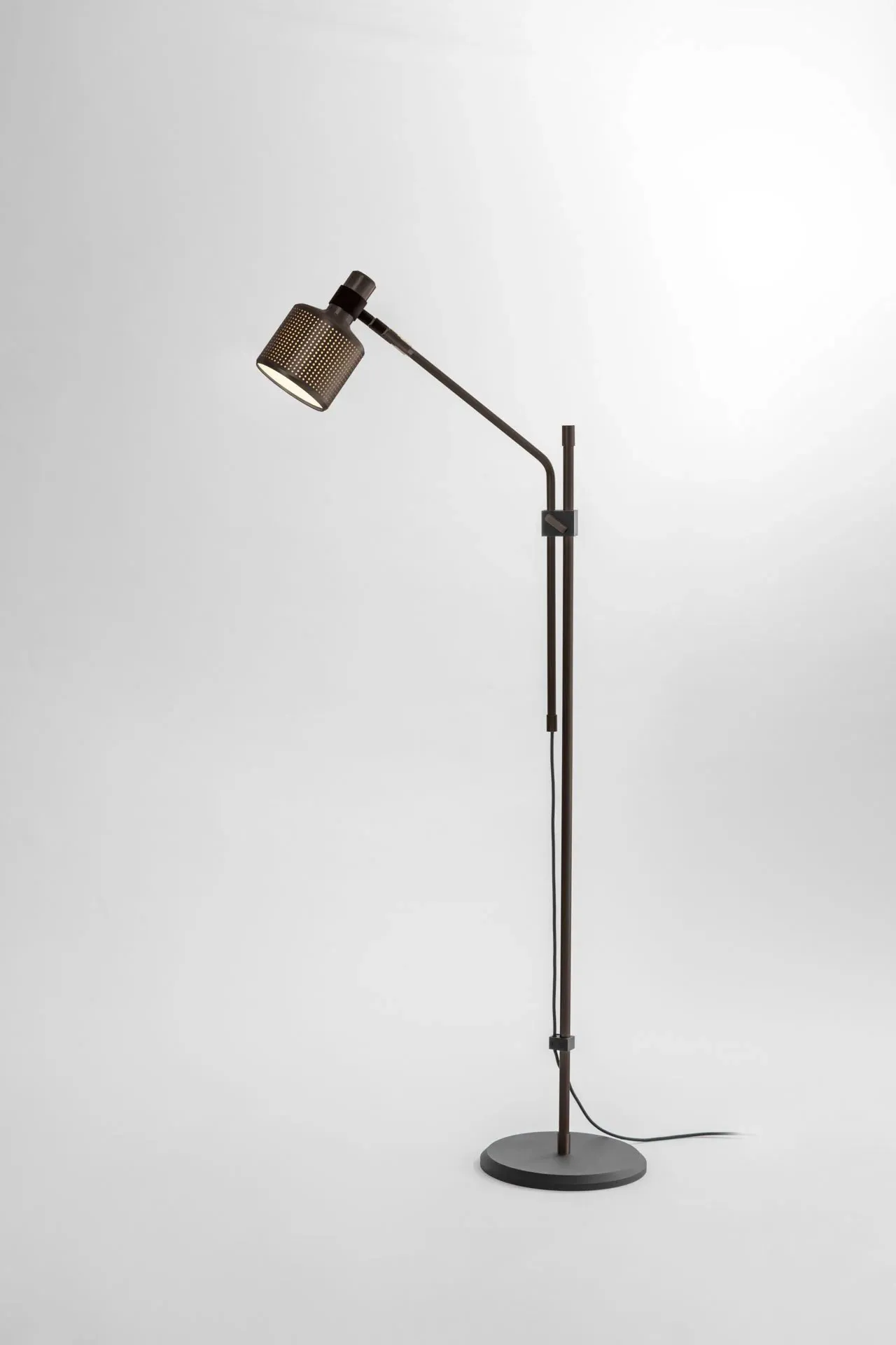 Riddle floor lamp single - Bert Frank w Mesmetric