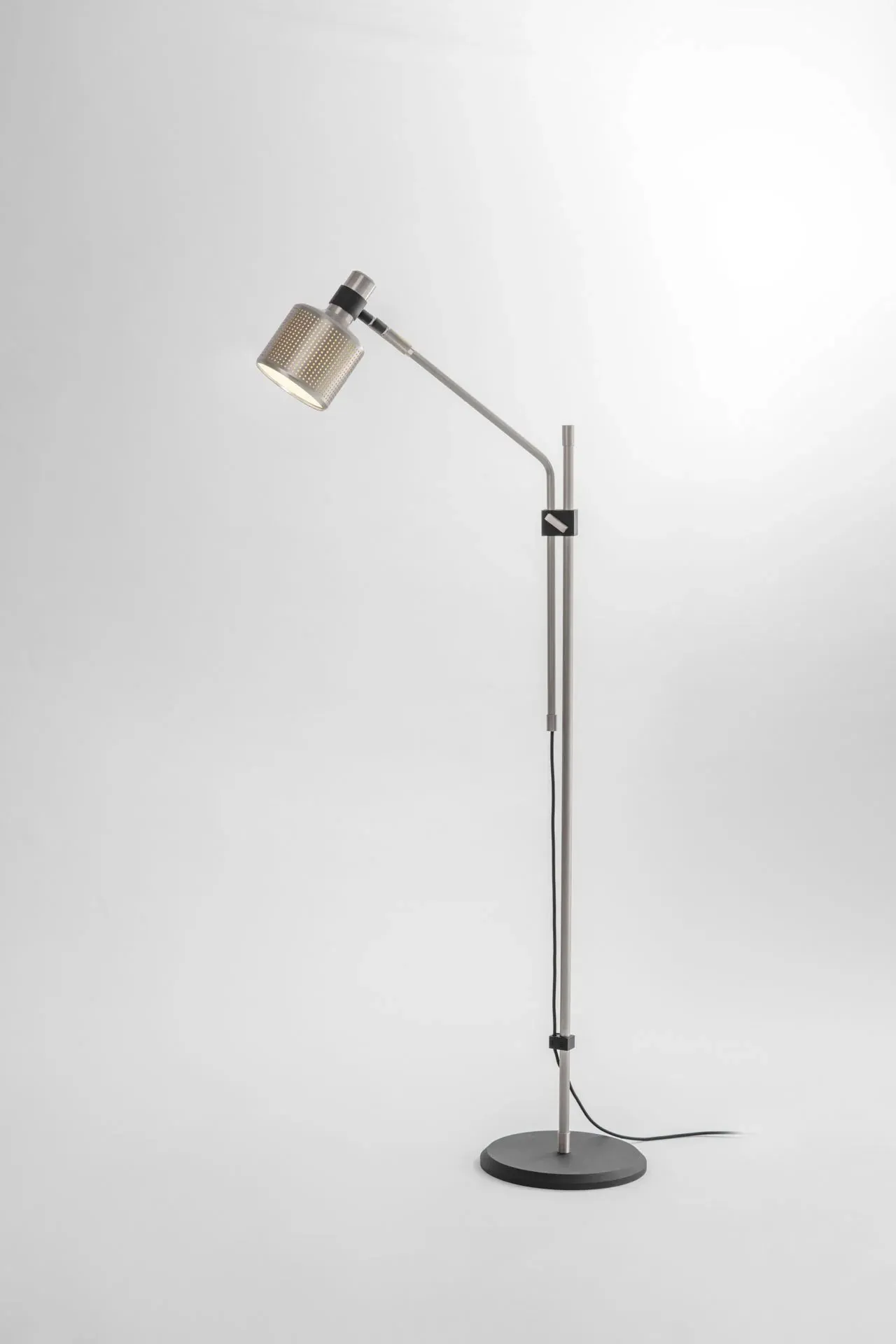 Riddle floor lamp single - Bert Frank w Mesmetric