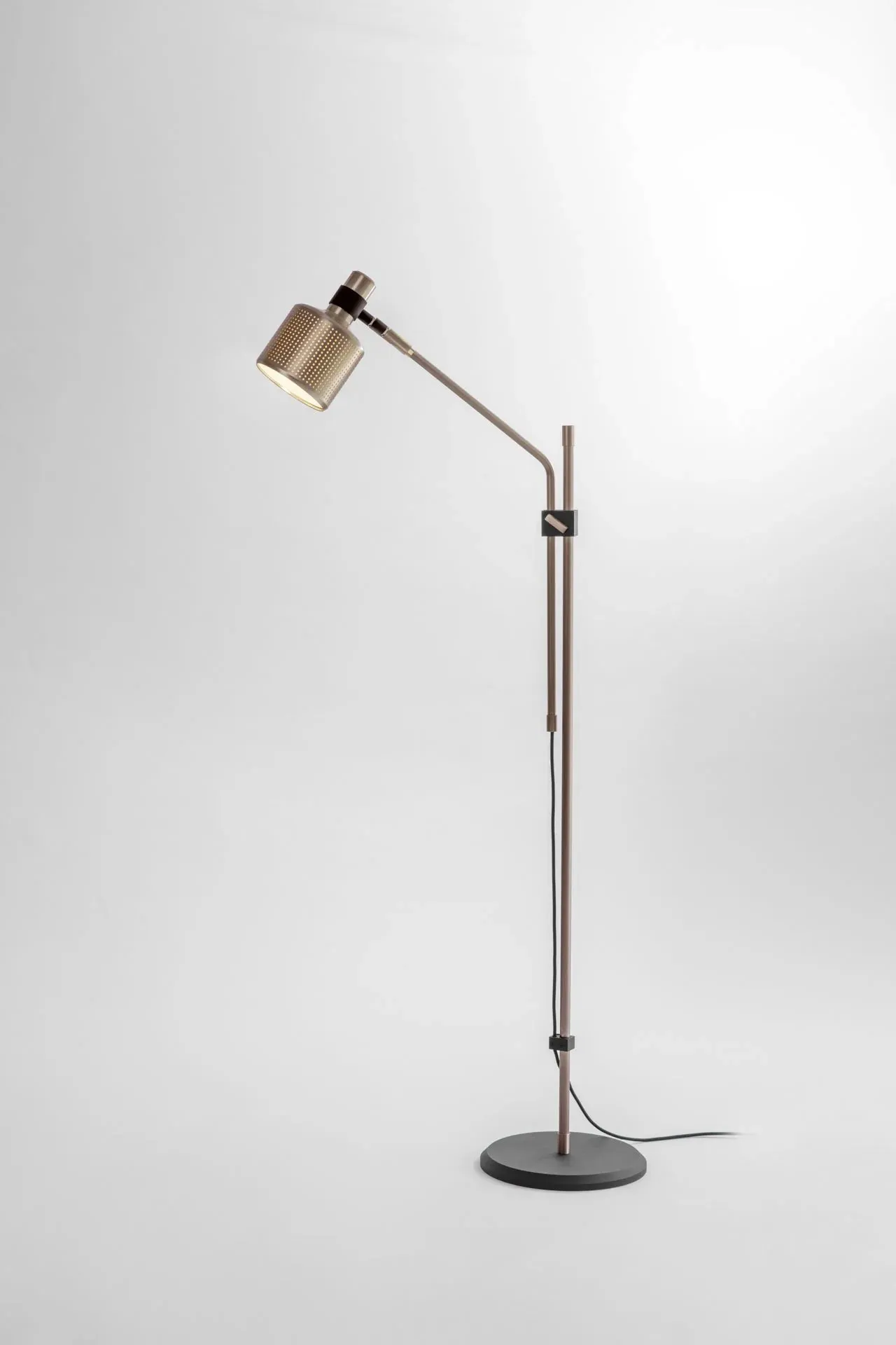 Riddle floor lamp single - Bert Frank w Mesmetric