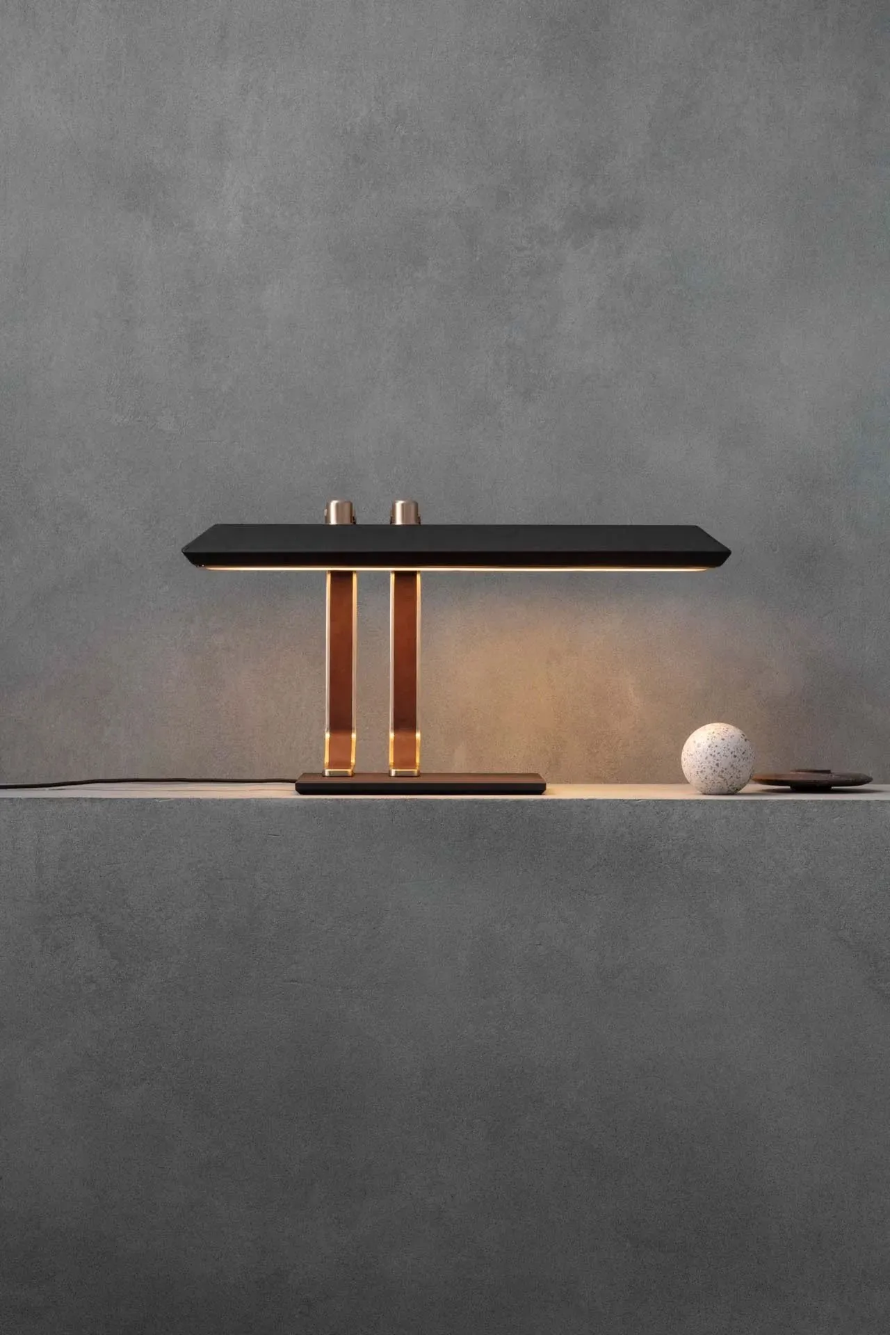 Rinato console lamp - Bert Frank w Mesmetric