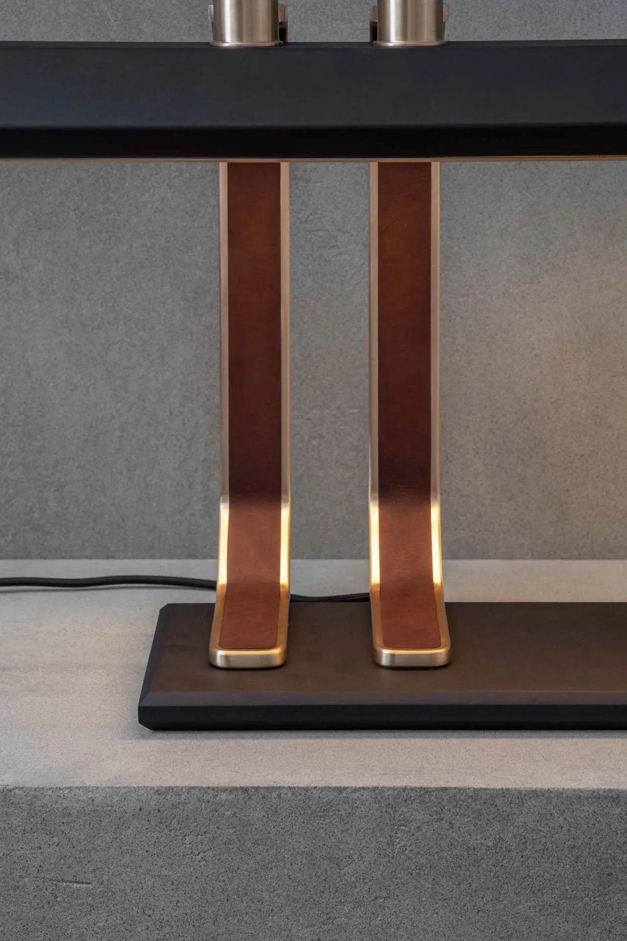 Rinato console lamp - Bert Frank w Mesmetric