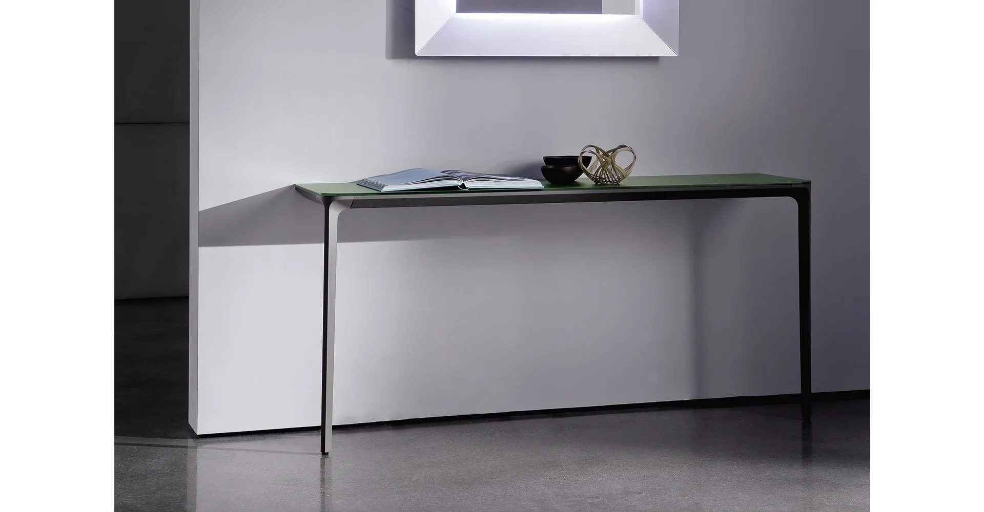 Slim Console 2 Legs – Sovet Italia at Mesmetric