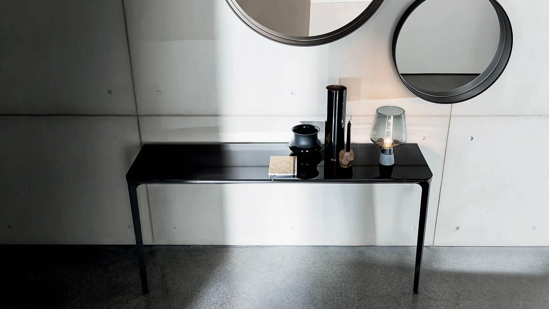 Slim Console 2 Legs – Sovet Italia at Mesmetric