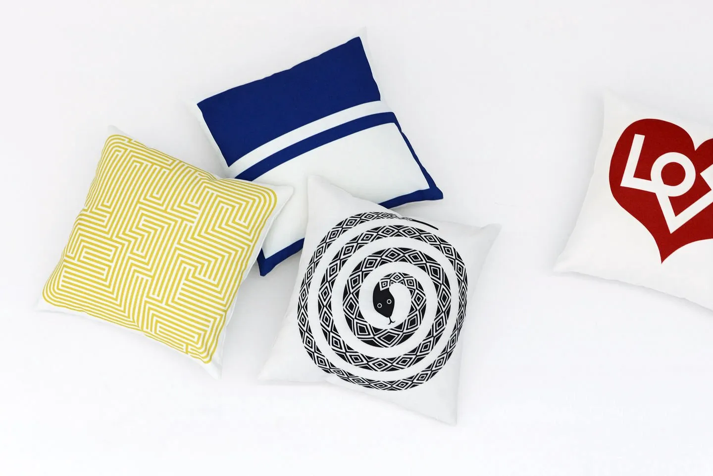 Snake – Vitra at Mesmetric