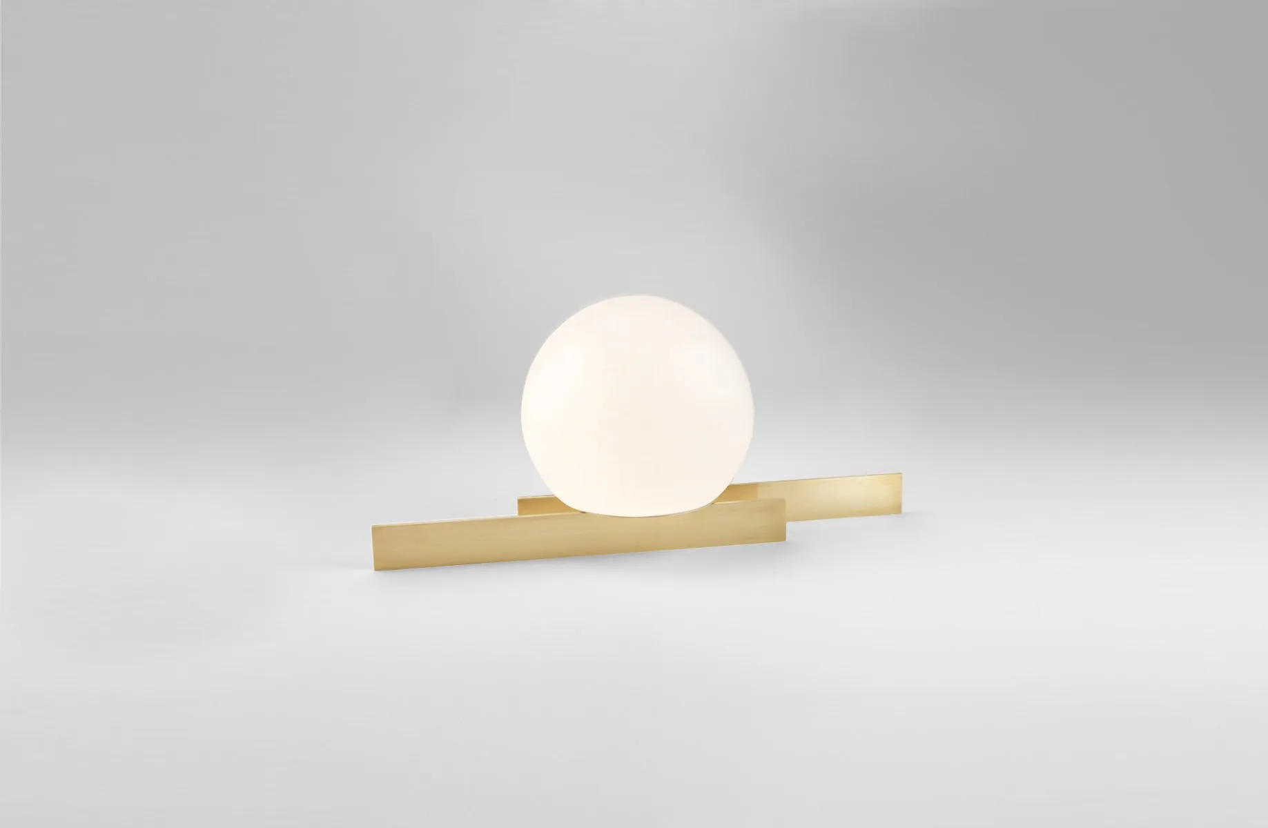 Somewhere In The Middle – Michael Anastassiades at Mesmetric