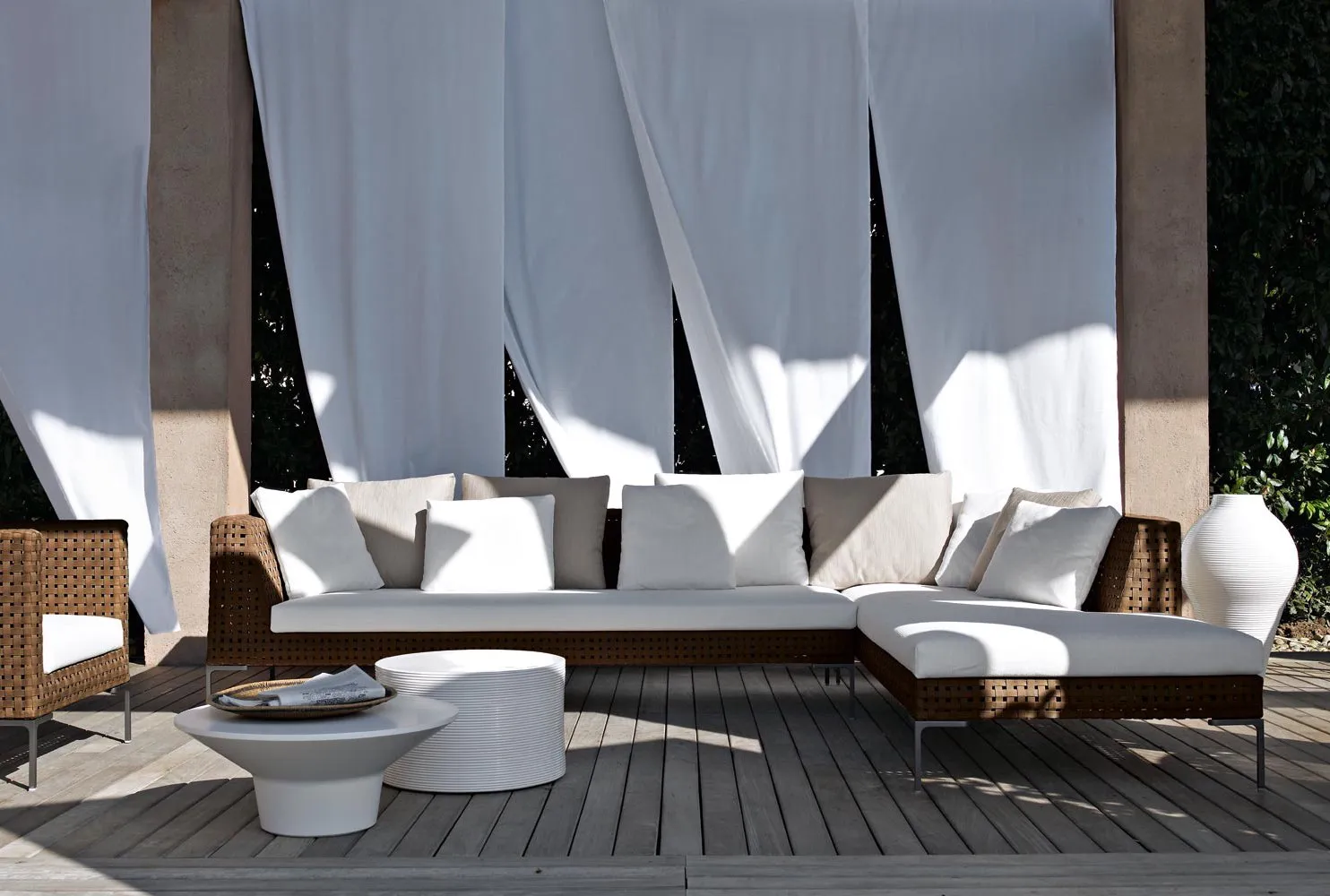 Springtime Outdoor - B&B Italia Outdoor w Mesmetric