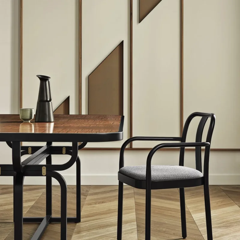 Sugiloo upholsterd - Gebrüder Thonet Vienna w Mesmetric