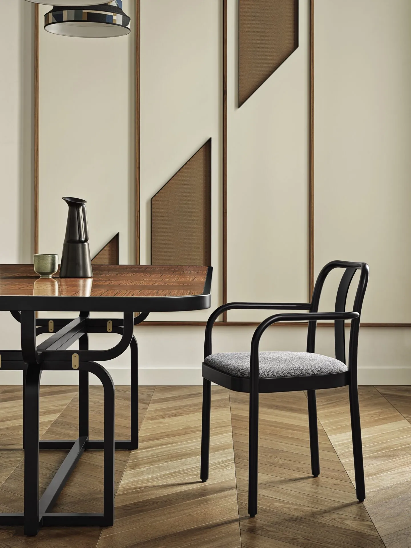 Sugiloo upholsterd - Gebrüder Thonet Vienna w Mesmetric