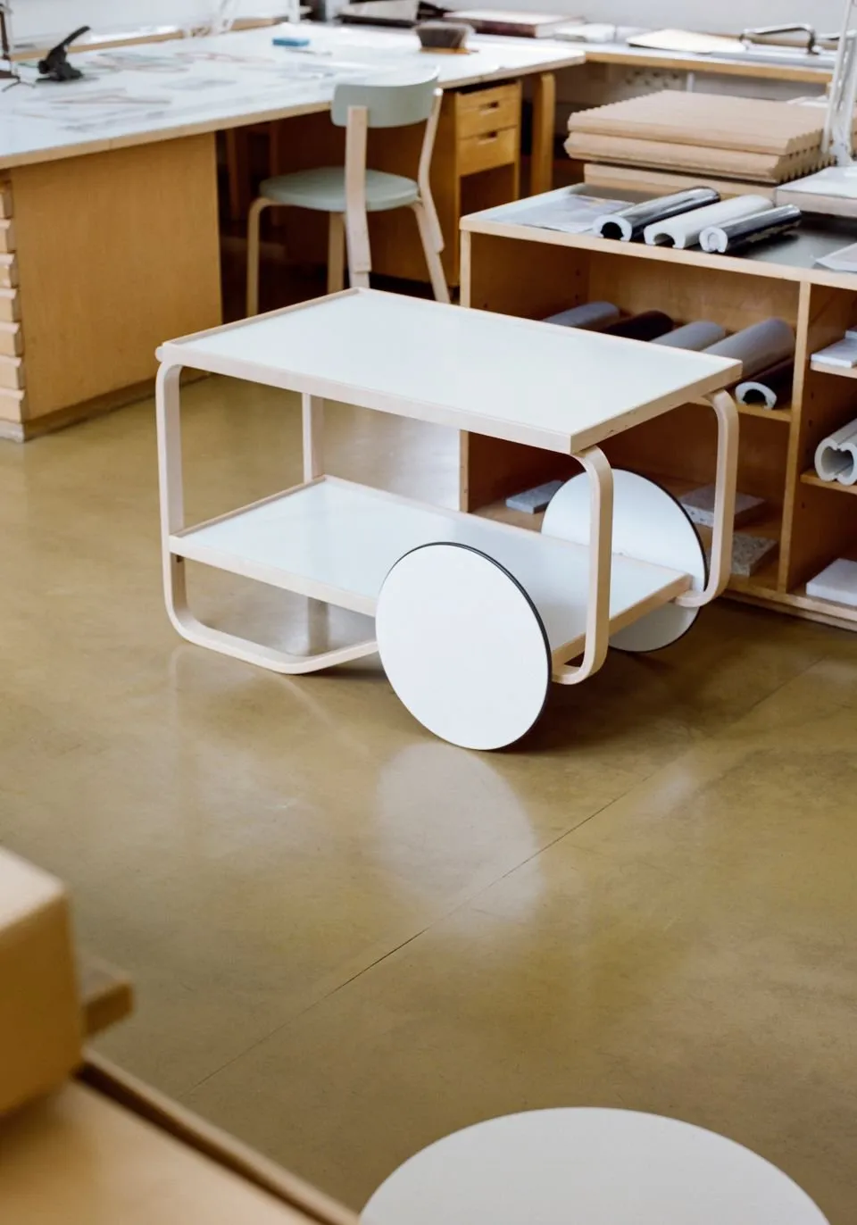 Tea trolley 901 - Artek w Mesmetric