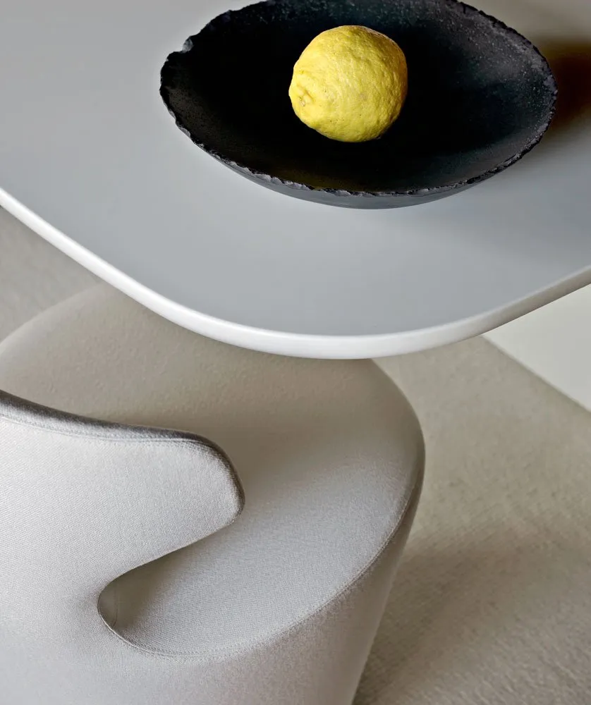 Tobi-Ishi - B&B Italia w Mesmetric