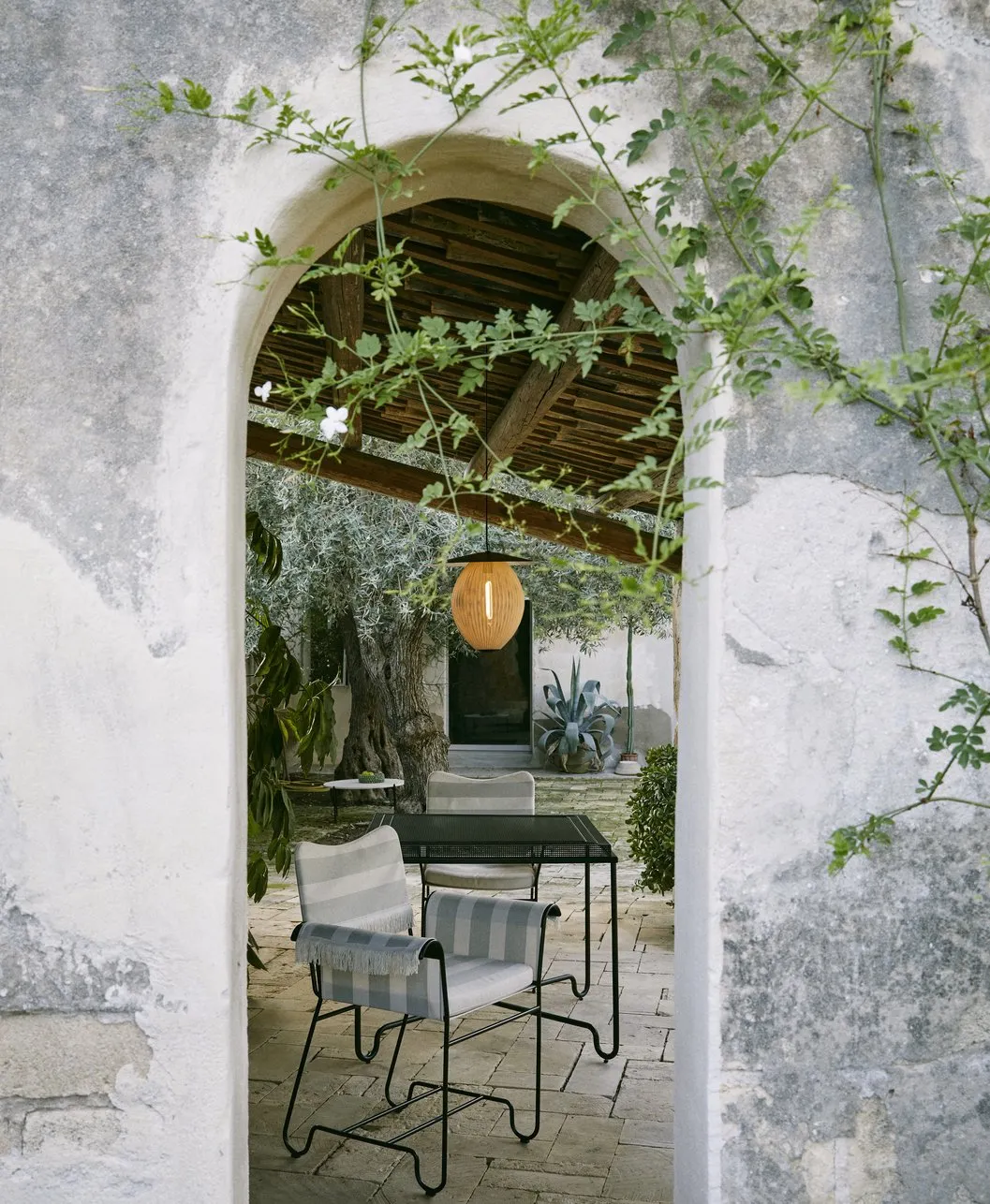 Tropique dining – Gubi.dk at Mesmetric