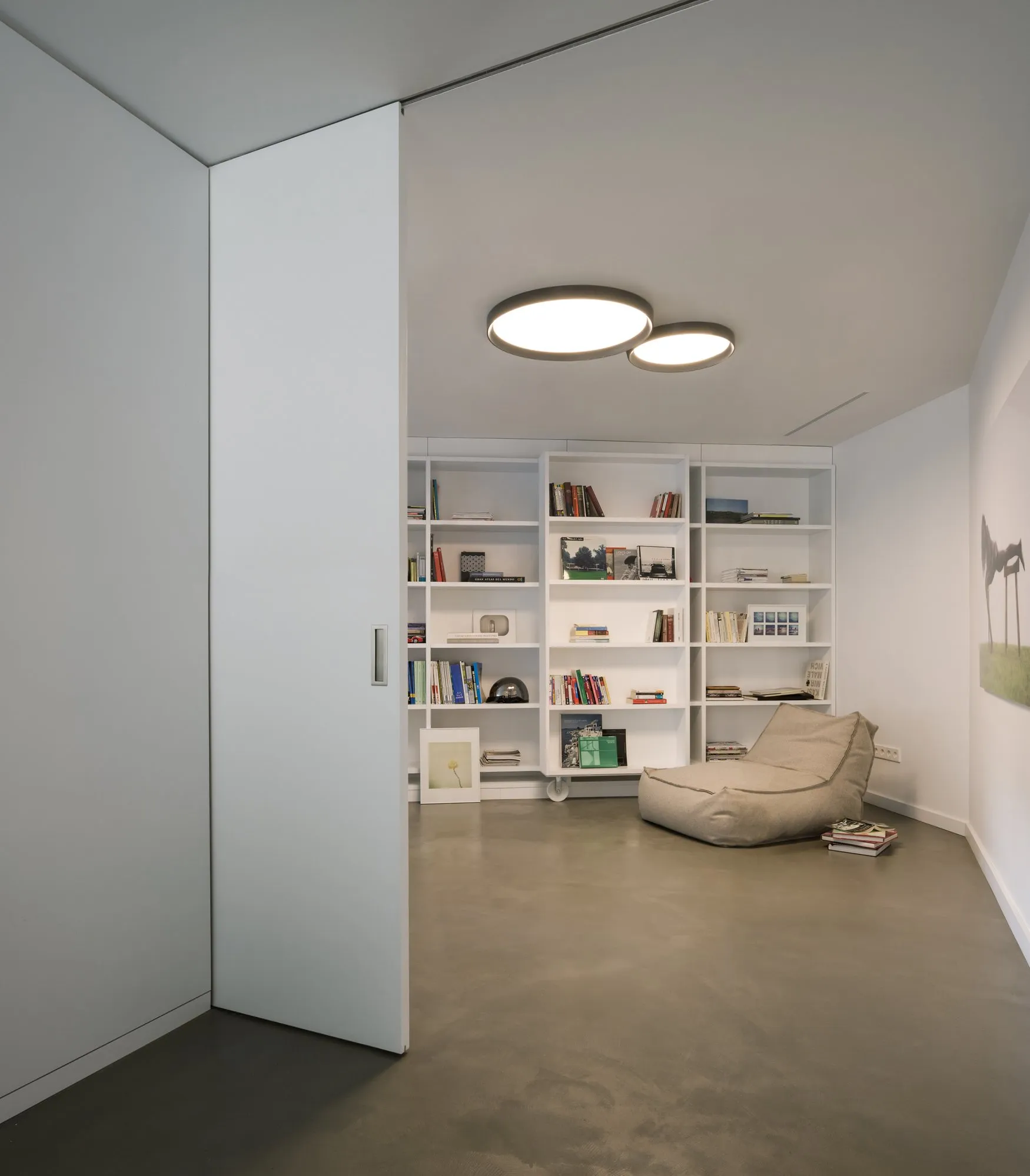 Up round - Vibia w Mesmetric