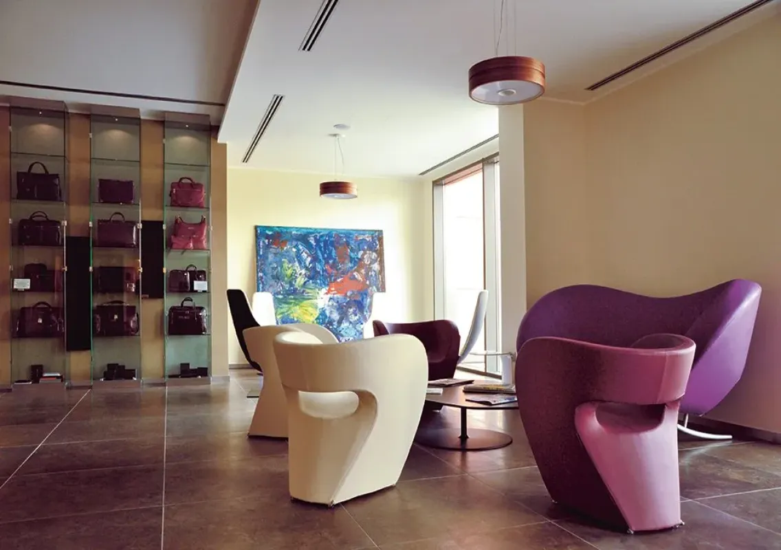 Victoria And Albert – Moroso at Mesmetric