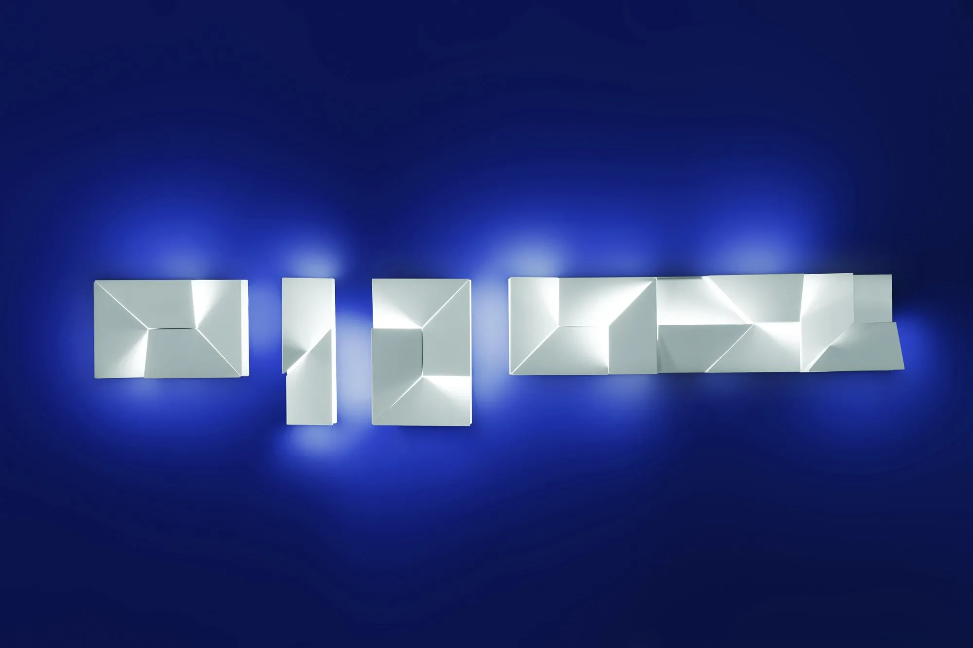 Wall Shadows Petit