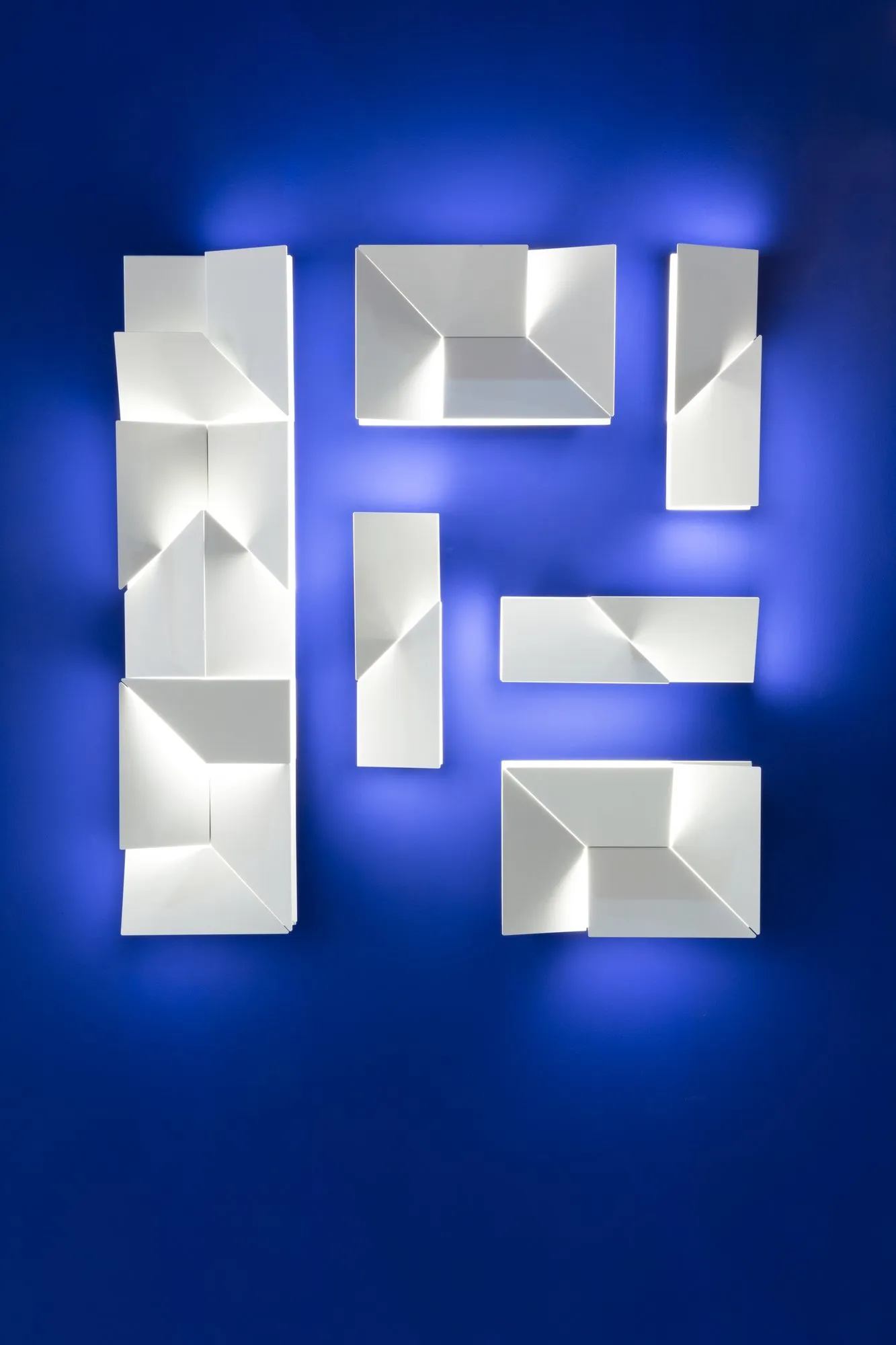 Wall Shadows Petit