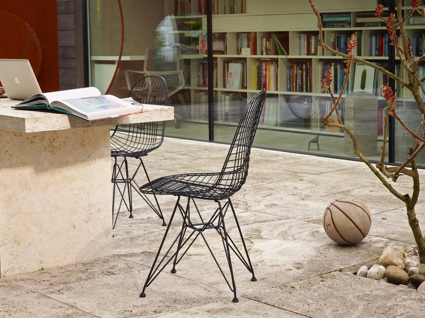 Wire Chair DKR - Vitra w Mesmetric