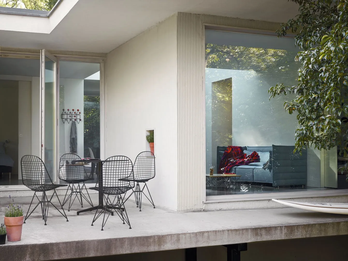 Wire Chair DKR - Vitra w Mesmetric