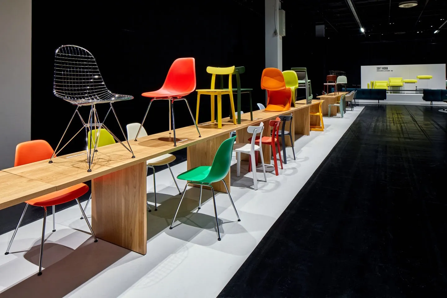 Wire Chair DKR - Vitra w Mesmetric
