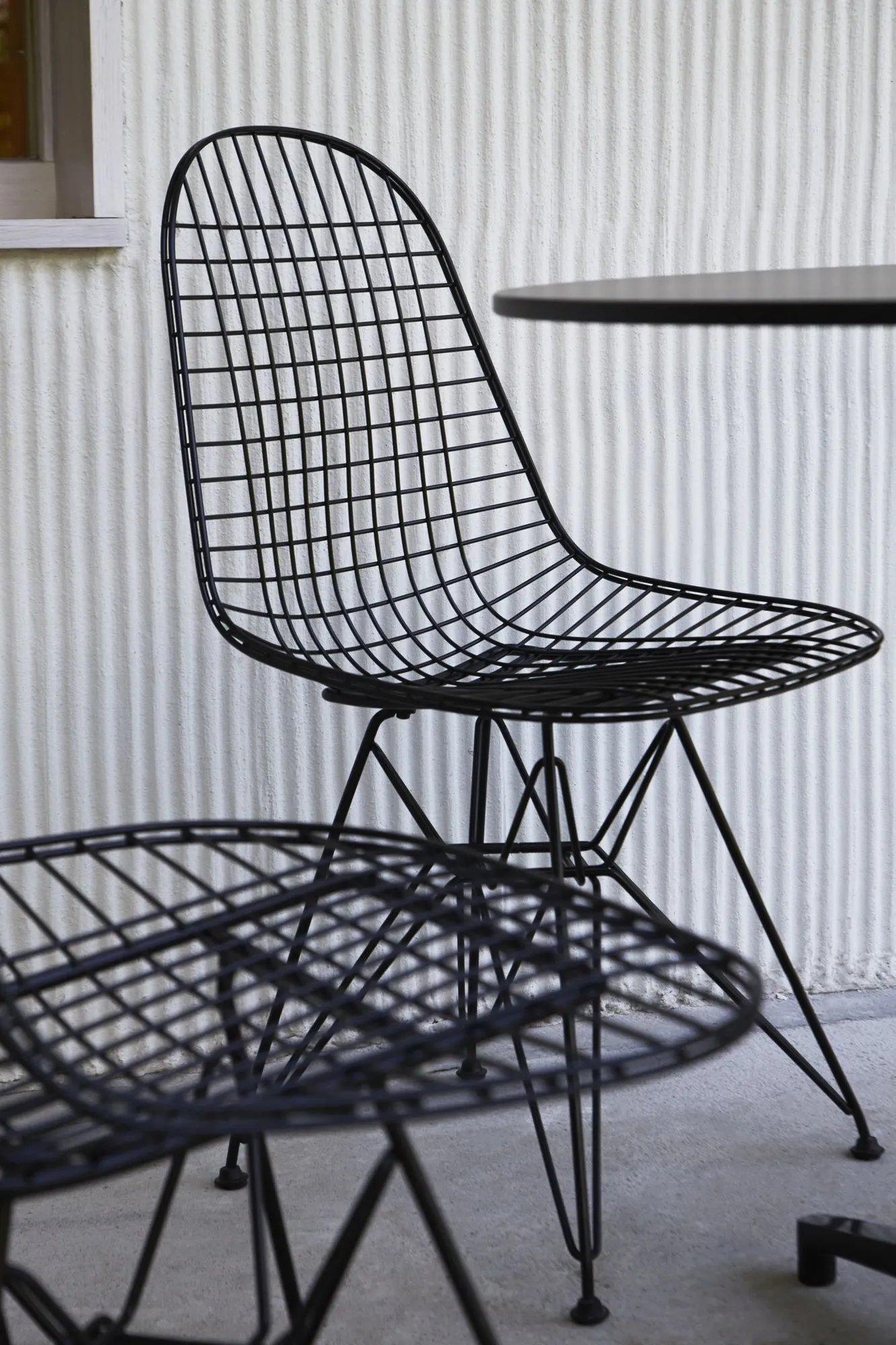 Wire Chair DKR - Vitra w Mesmetric