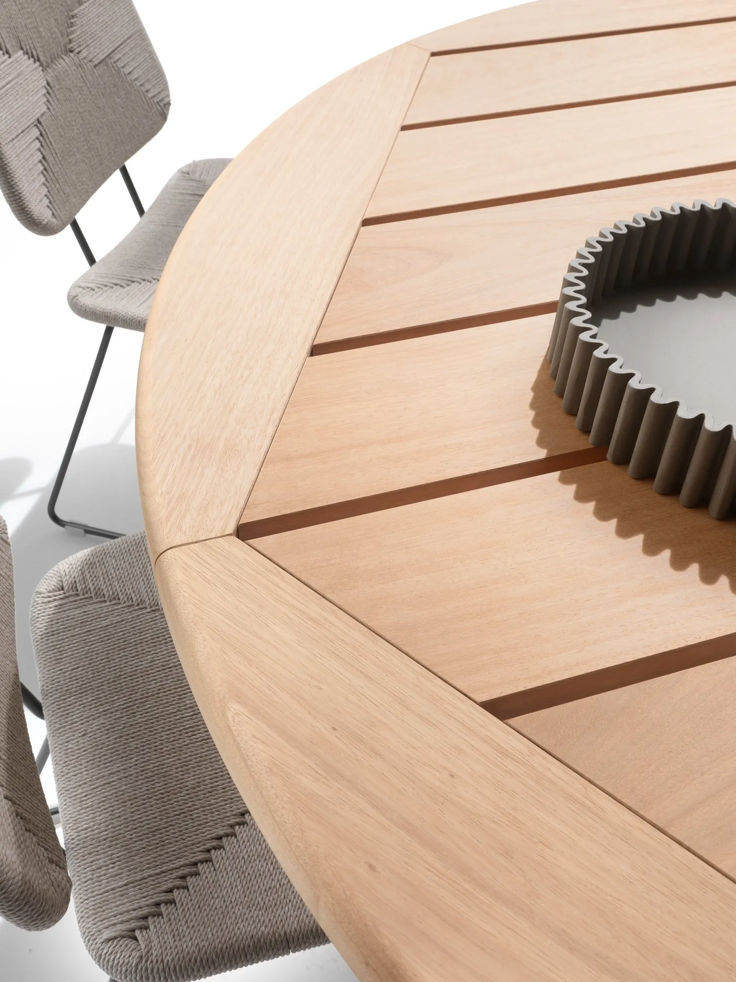 Zefiro Round Outdoor - Flexform w Mesmetric