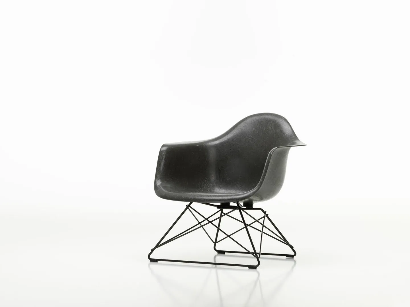 Eames Fiberglass LAR - Vitra w Mesmetric
